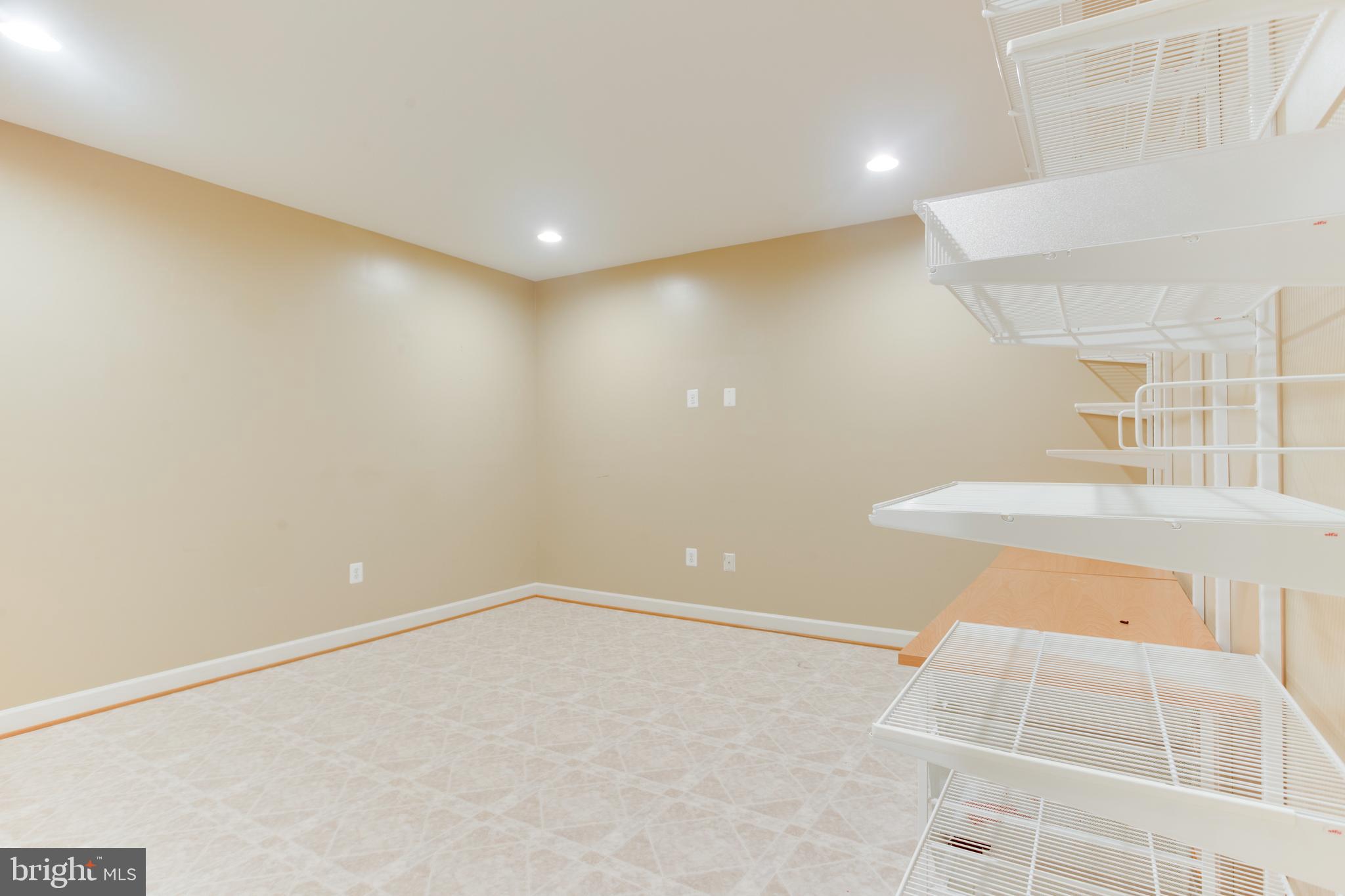 18353 Fairway Oaks Square Leesburg, VA 20176 - Photo 48 of 50 a view of an empty room