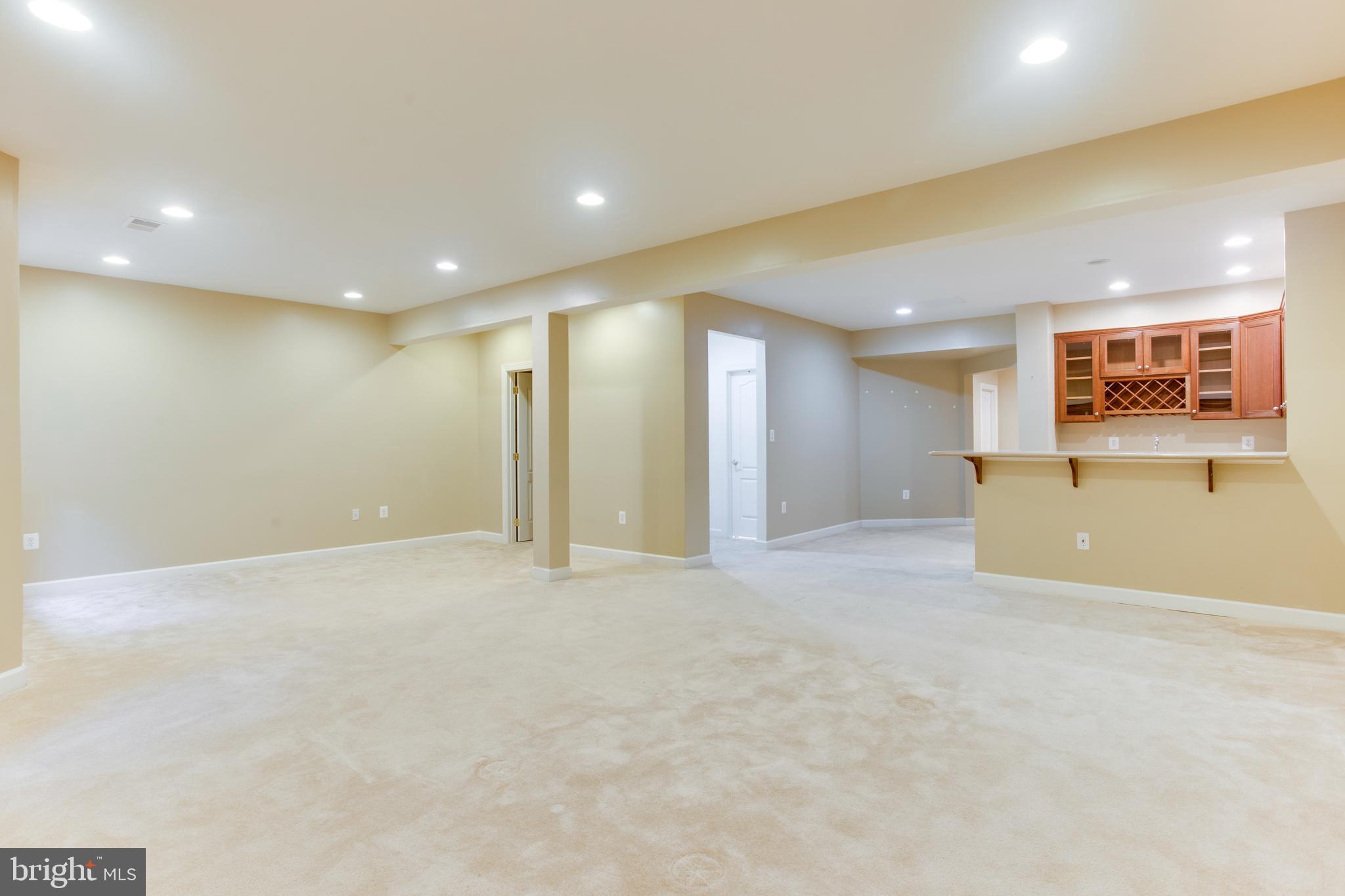 18353 Fairway Oaks Square Leesburg, VA 20176 - Photo 50 of 50 a view of an empty room with a cabinet and a window