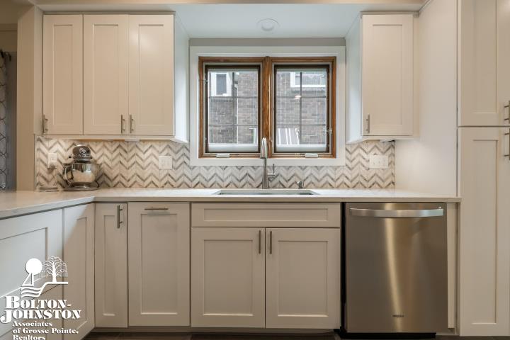 311 Merriweather Road Grosse Pointe Farms, MI 48236 - Photo 20 of 49
