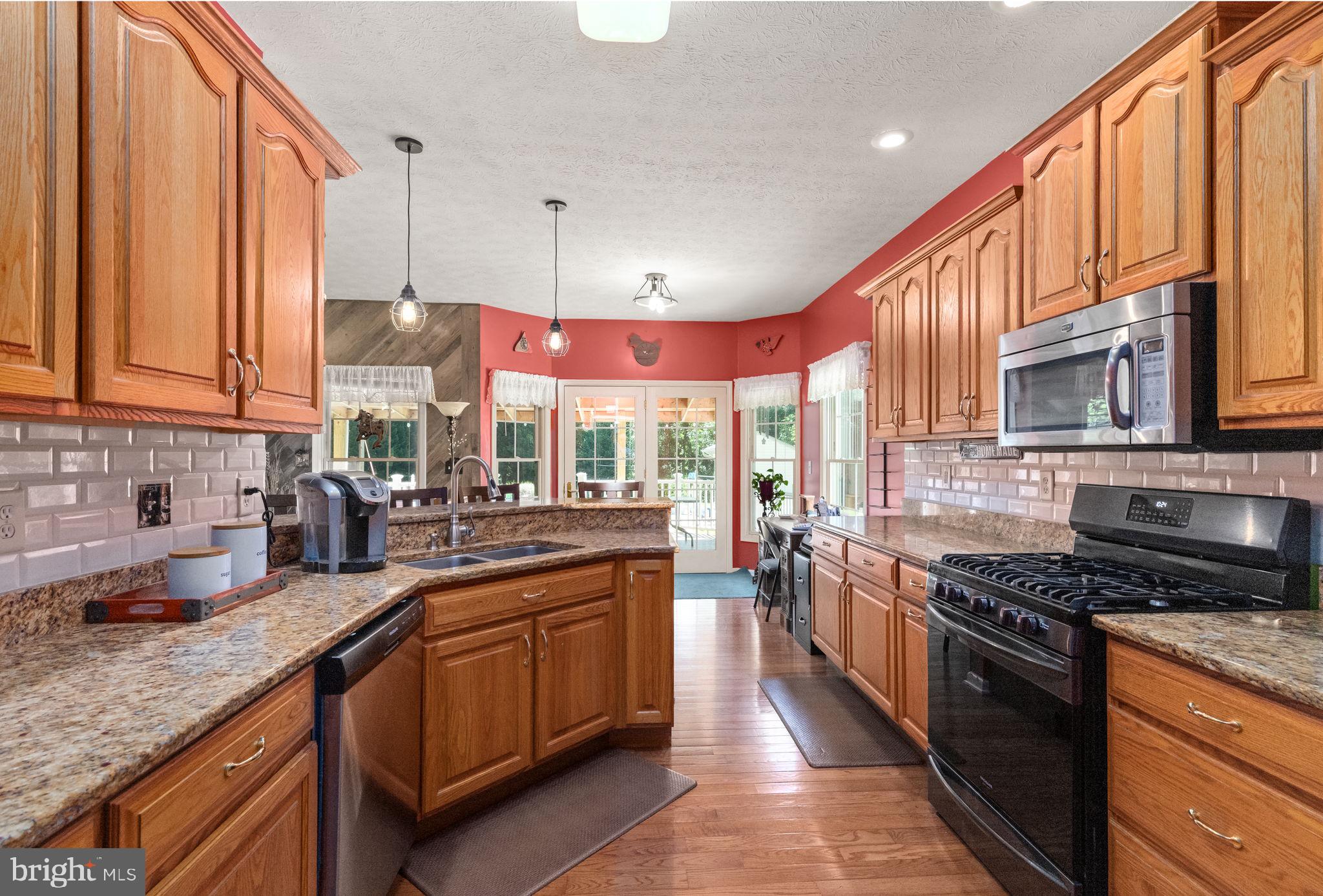 32 Hamilton Lane Elkton, MD 21921 - Photo 10 of 40 Warm and inviting kitchen oasis.
