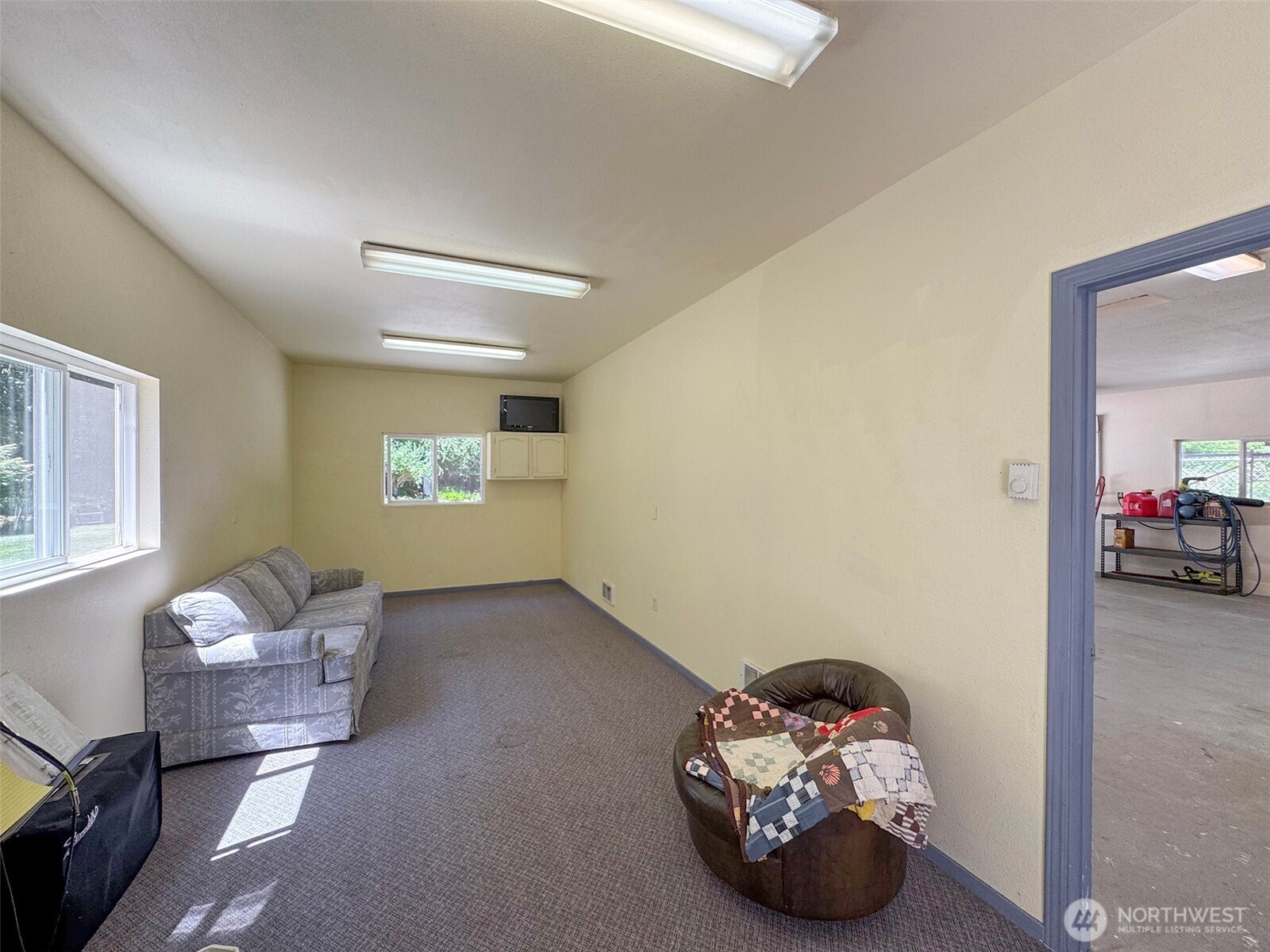 77 Rd Less Traveled Way Sequim, WA 98382 - Photo 32 of 40 a view of a livingroom with furniture
