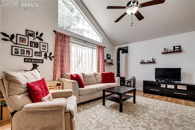 340884 Prairie Loop Elizabeth, CO 80107 - Photo 6 of 30 Gallery Image 6