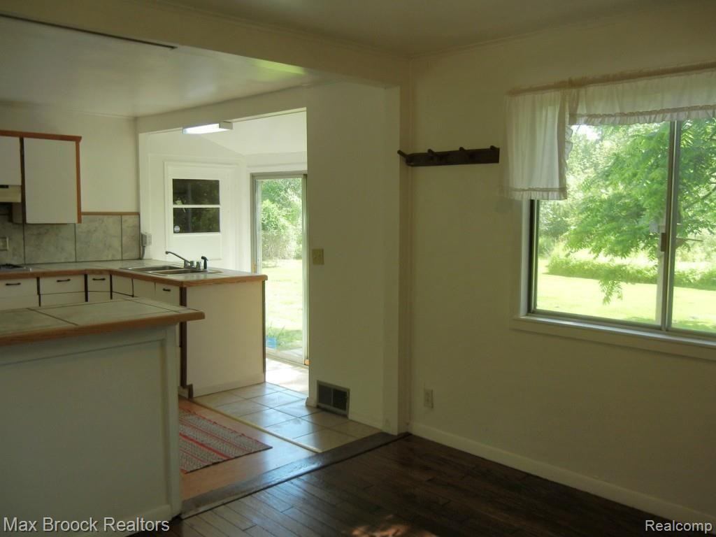 9950 Allen Road Clarkston, MI 48348 - Photo 49 of 76