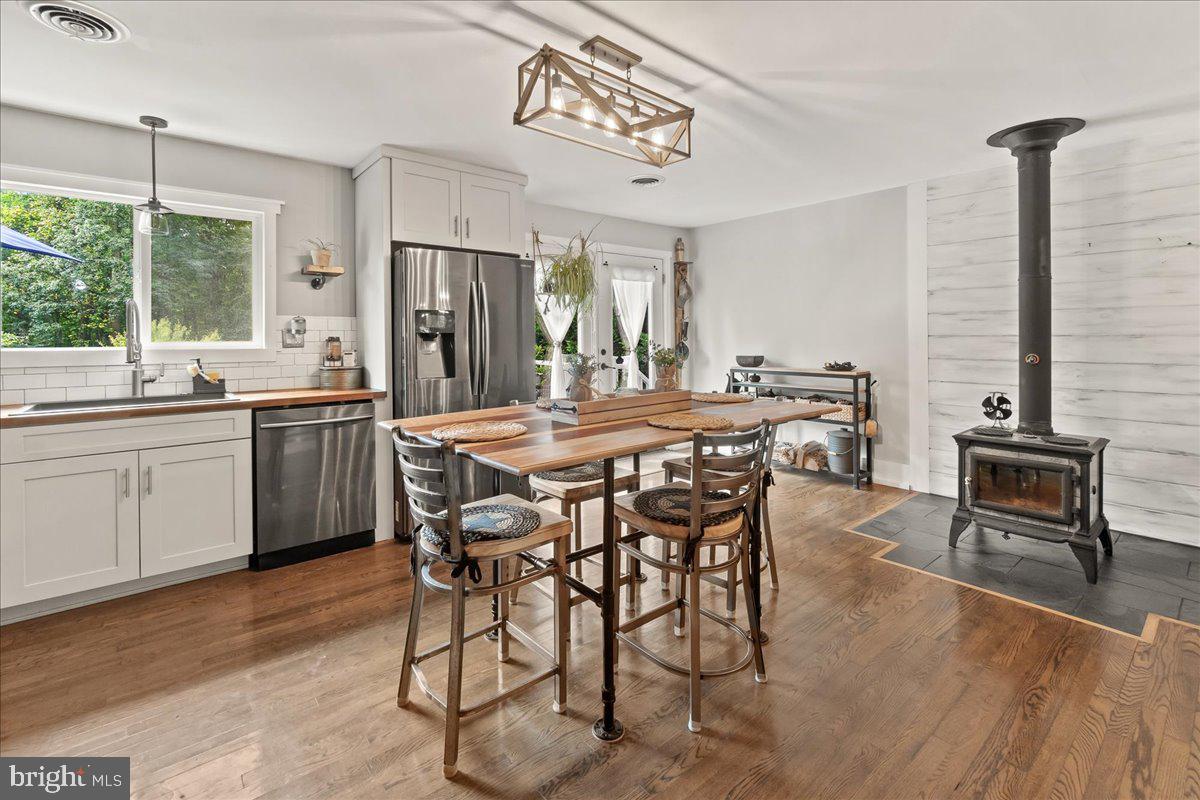 4737 Teen Barnes Road Frederick, MD 21703 - Photo 16 of 61 kitchen and dining area