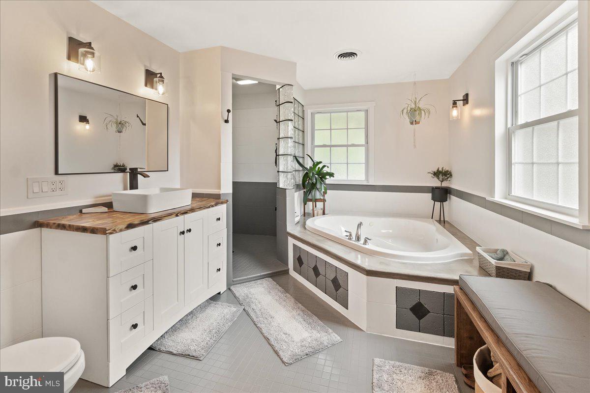 4737 Teen Barnes Road Frederick, MD 21703 - Photo 23 of 61 large master bath