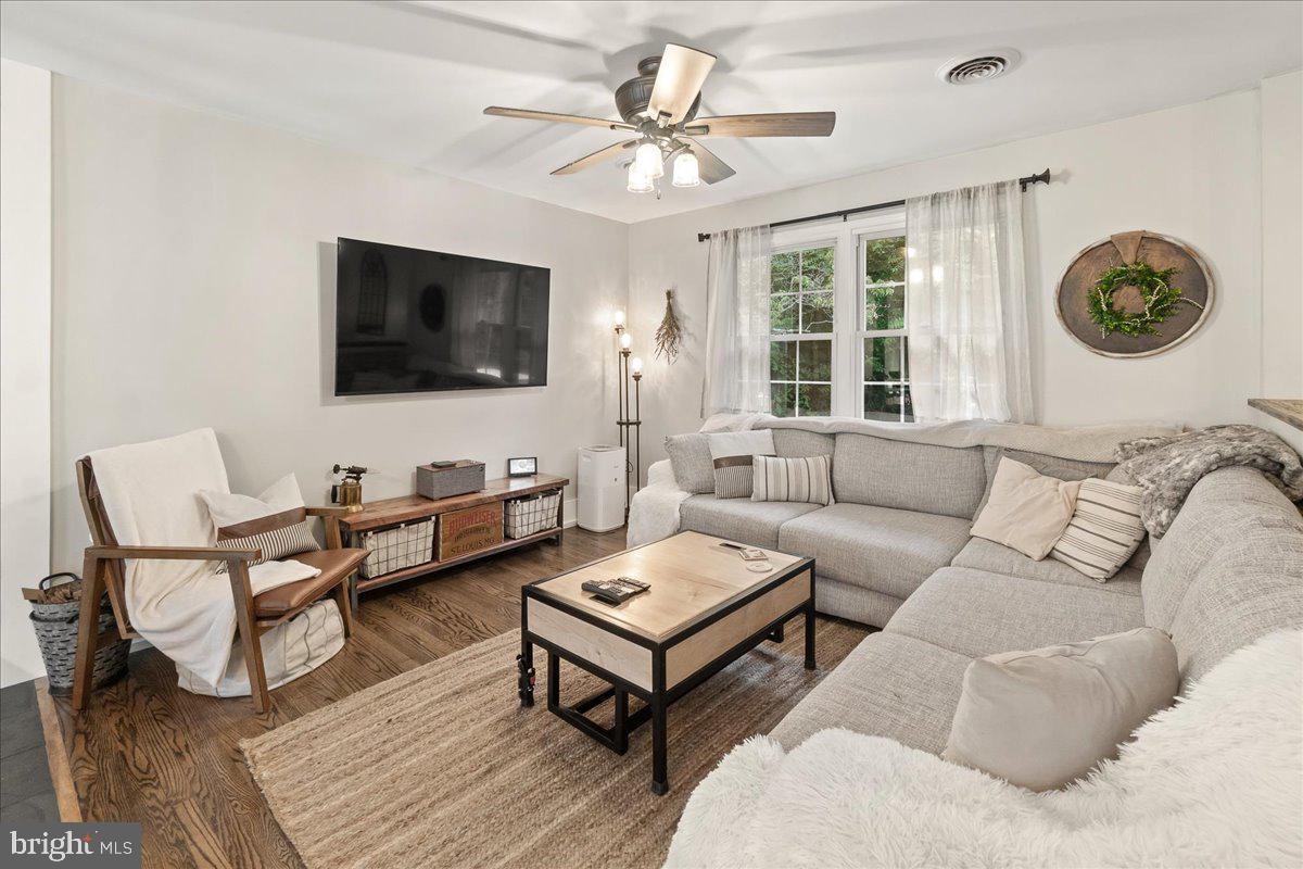 4737 Teen Barnes Road Frederick, MD 21703 - Photo 5 of 61 living room