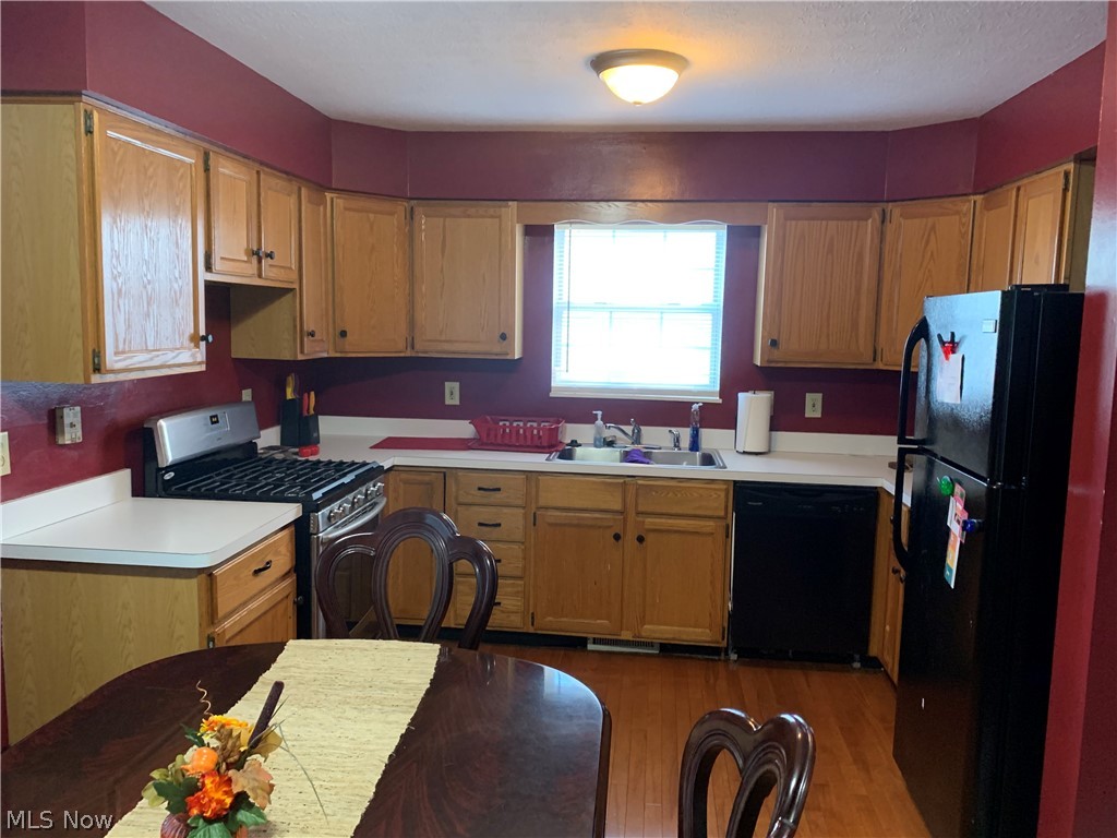 1220 Spring Road Cleveland, OH 44109 - Photo 8 of 26
