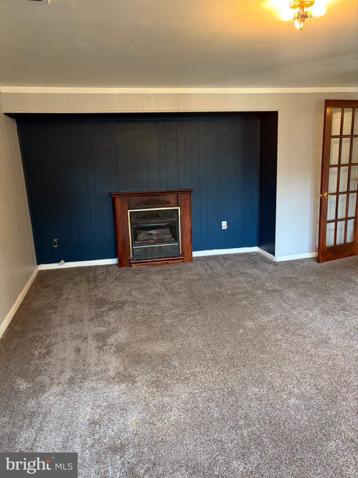803 Rennard Circle Philadelphia, PA 19116 - Photo 17 of 42 Cozy living space with a warm ambiance.