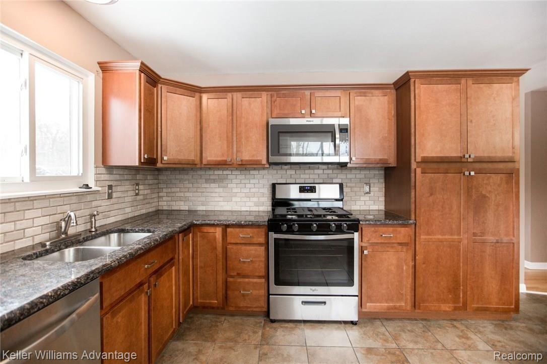 3485 Kane Road Carleton, MI 48117 - Photo 8 of 31 8.jpg