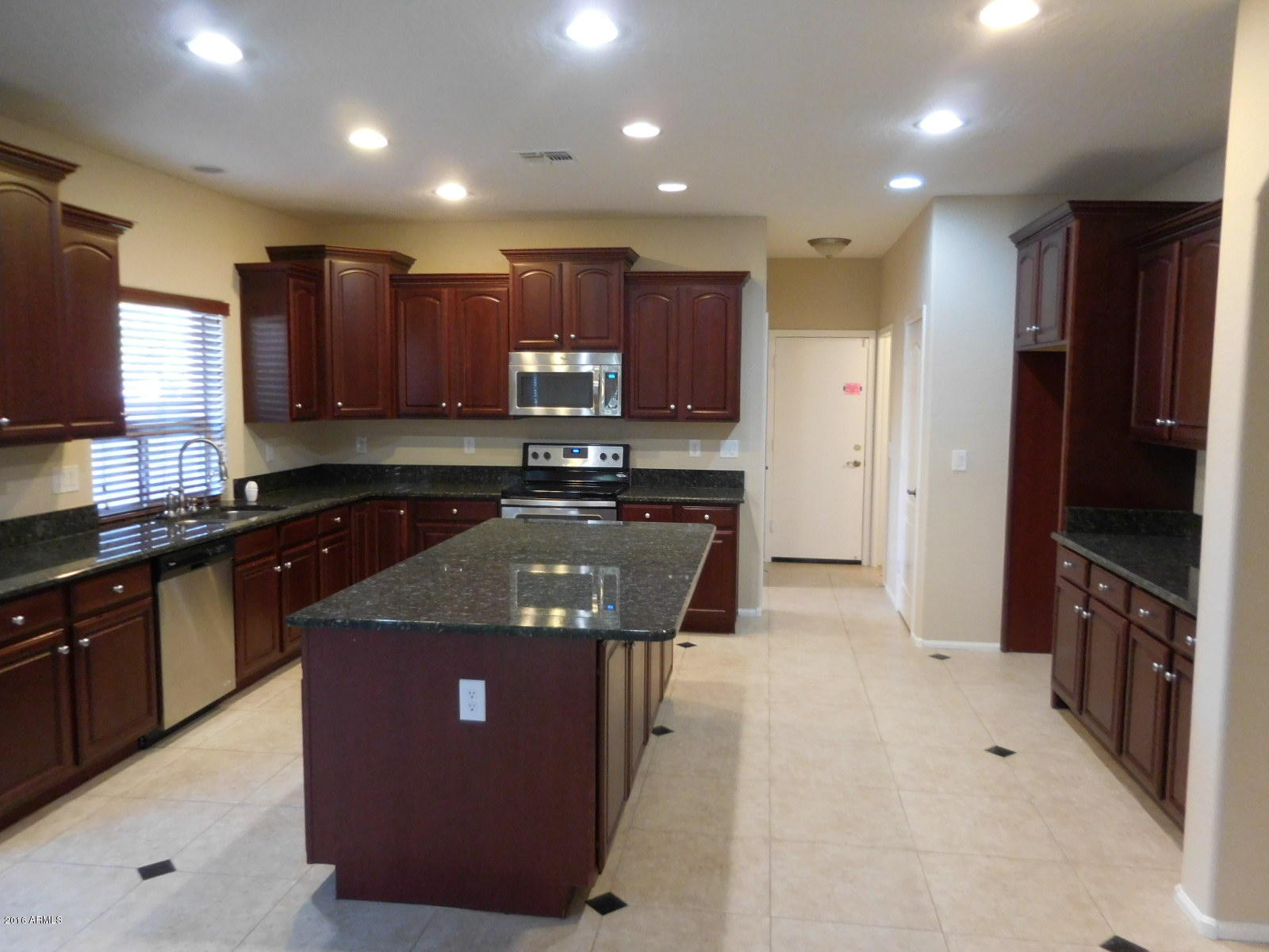2537 East Ridge Creek Road Phoenix, AZ 85024 - Photo 5 of 27 DSCN5126