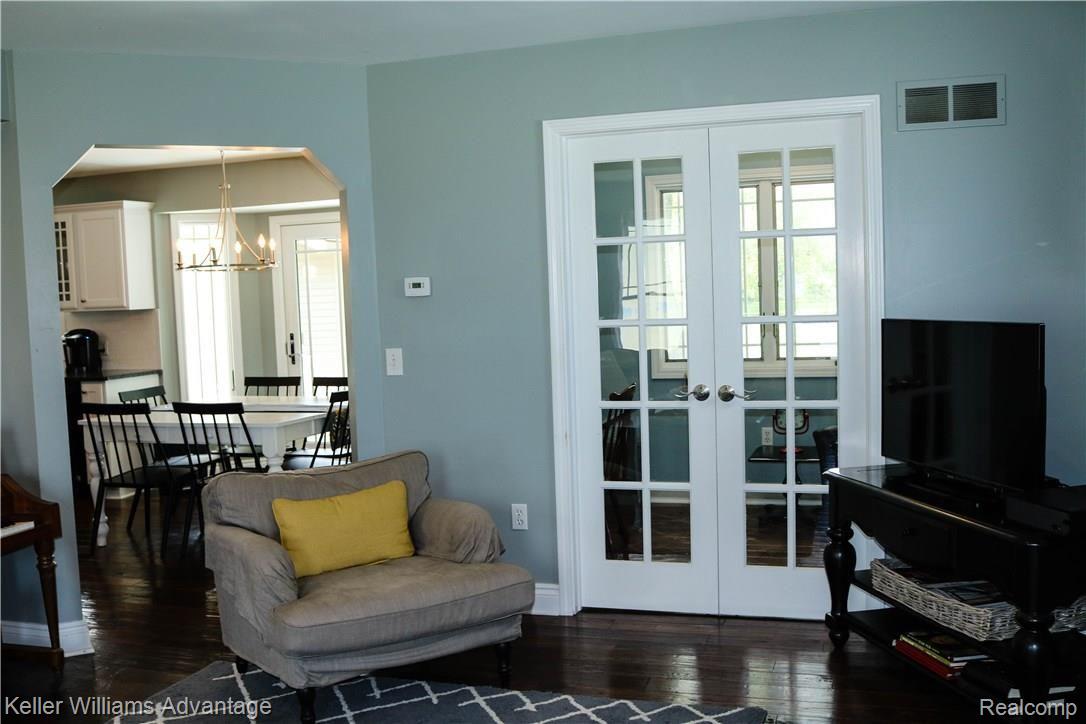 10945 Stark Road Livonia, MI 48150 - Photo 7 of 56 S8.jpg
