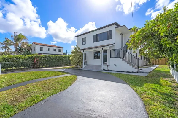 $2,595 | 130 Southwest 31st Court, Unit 3, Miami, FL 33135