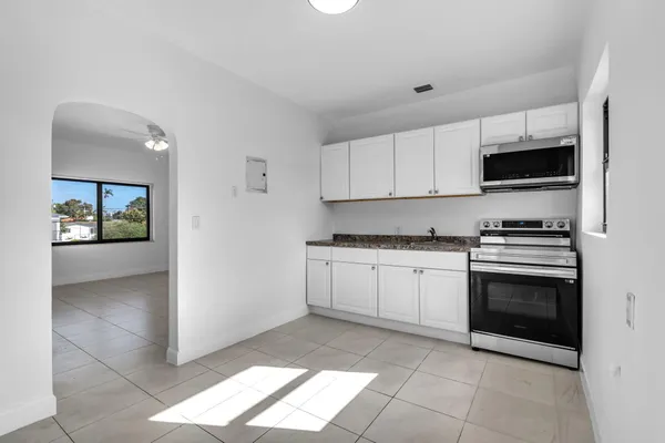 $2,595 | 130 Southwest 31st Court, Unit 3, Miami, FL 33135