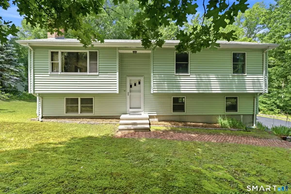 $369,900 | 19 Holmes Road, East Lyme, CT 06333