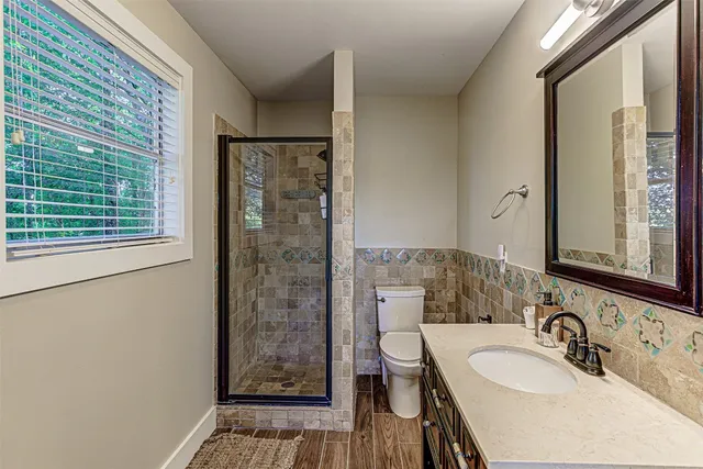 $1,300,000 | 1293 Lakeshore Drive, Spicewood, TX 78669