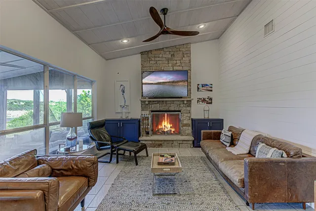 $1,300,000 | 1293 Lakeshore Drive, Spicewood, TX 78669