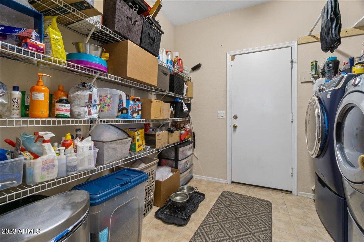 44228 Roth Road Maricopa, AZ 85138 - Photo 17 of 41 17-Pantry