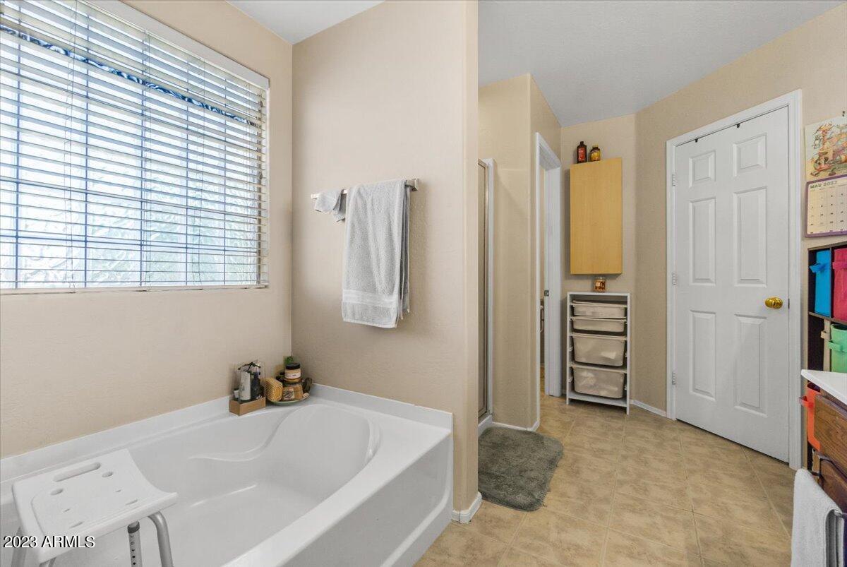 44228 Roth Road Maricopa, AZ 85138 - Photo 33 of 41 33-Jack & Jill Bath