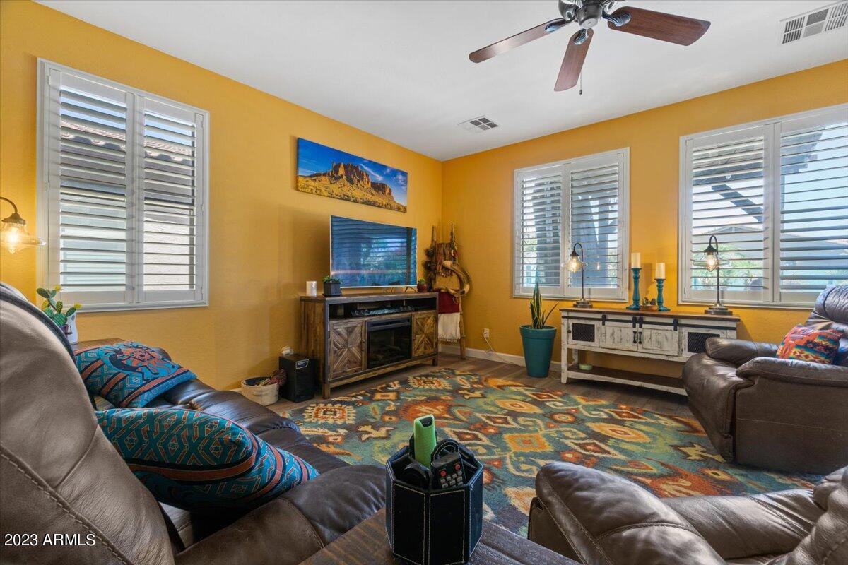 44228 Roth Road Maricopa, AZ 85138 - Photo 9 of 41 09-Living Area