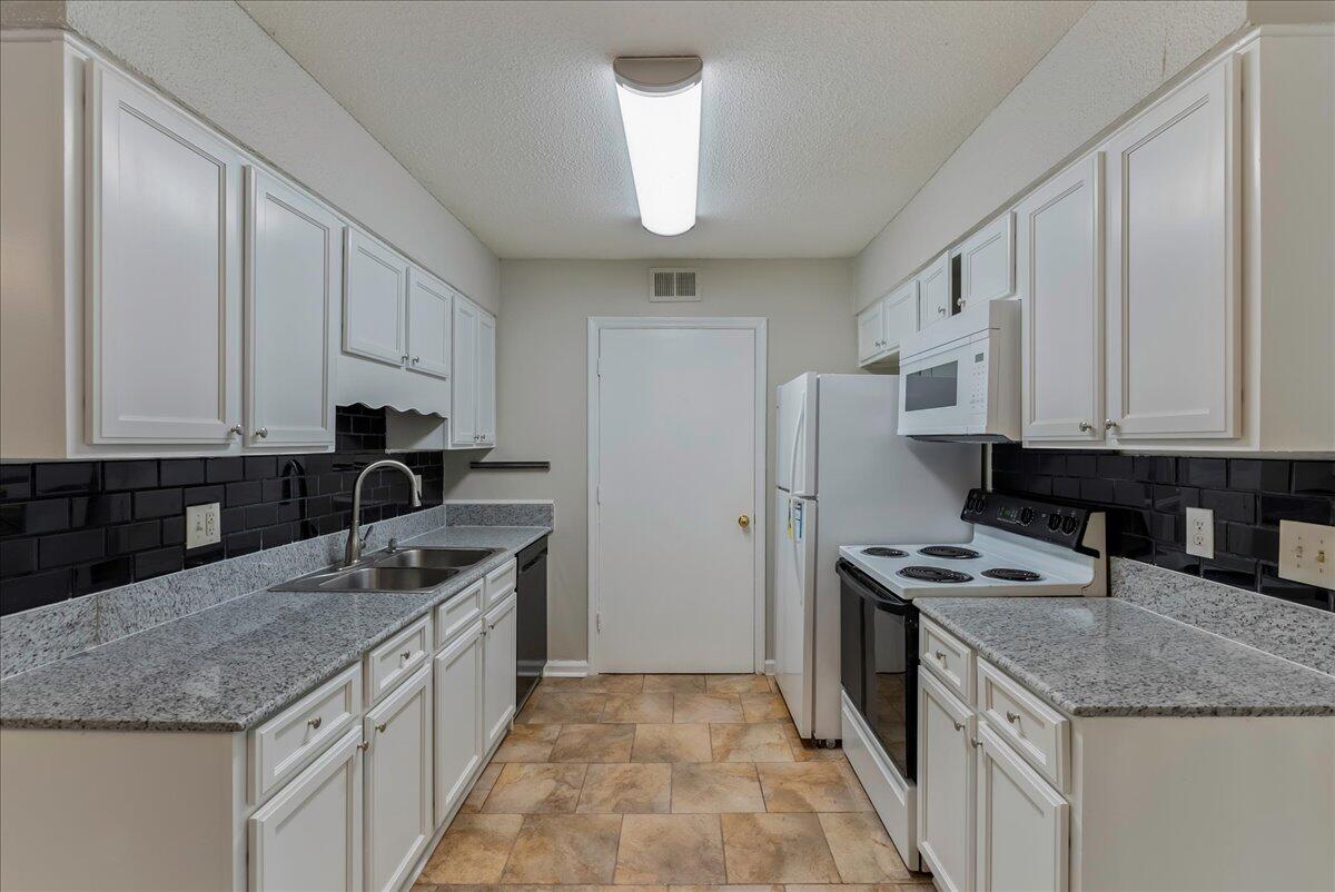 1402 Camp Road, Unit 3A Charleston, SC 29412 - Photo 9 of 28 Kitchen