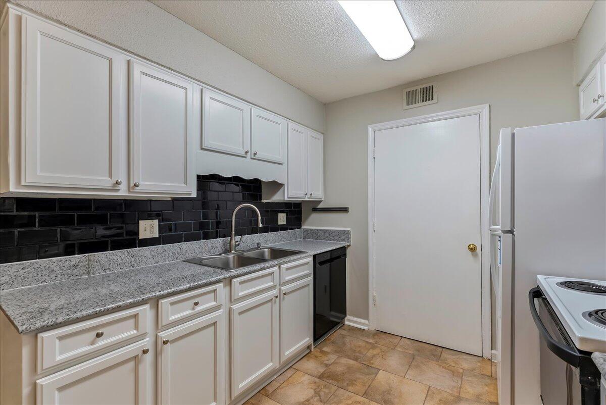 1402 Camp Road, Unit 3A Charleston, SC 29412 - Photo 10 of 28 Kitchen