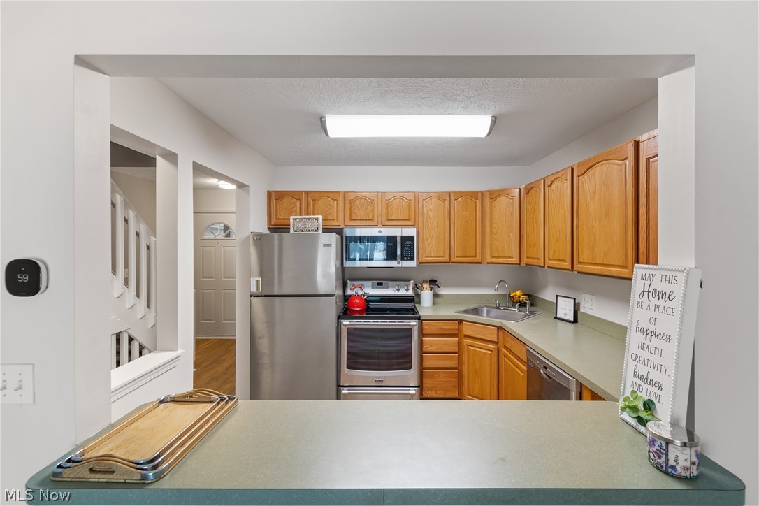 1273 Meadow Run Akron, OH 44321 - Photo 8 of 28 View looking into kitchen from Great Room Pass through