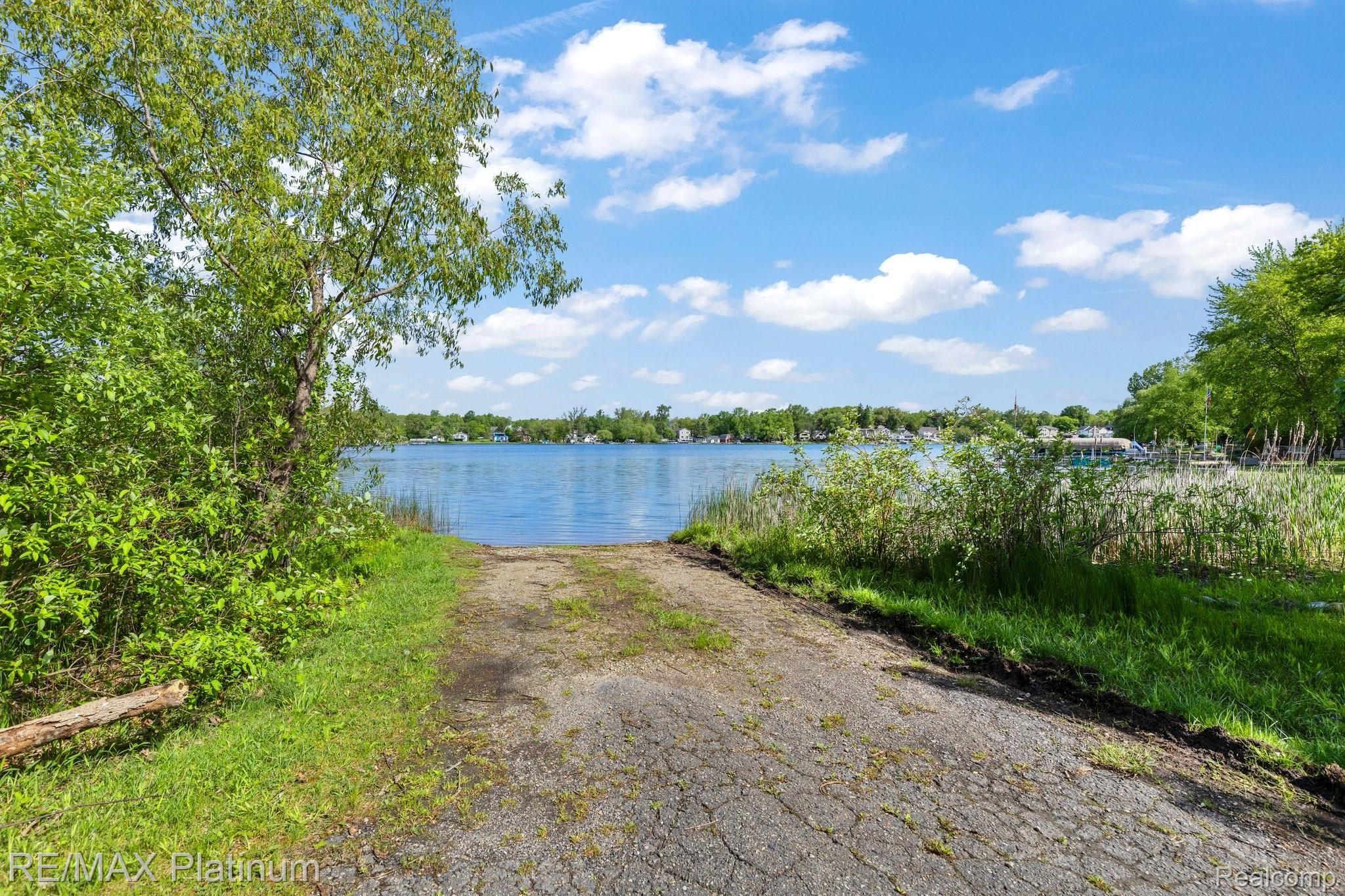 10116 Skeman Road Brighton, MI 48114 - Photo 2 of 48 Private School Lake Access