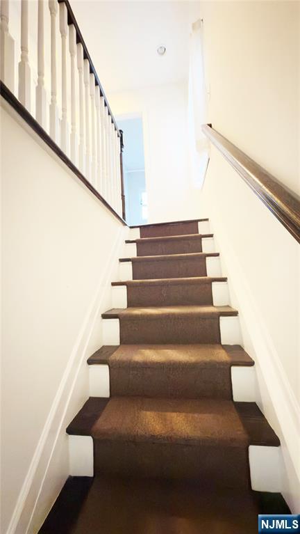 246 Harding Avenue Clifton, NJ 07011 - Photo 9 of 28 a view of entryway