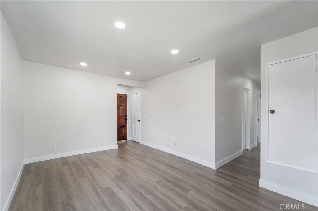 9595 Altadena Drive Riverside, CA 92503 - Photo 7 of 32