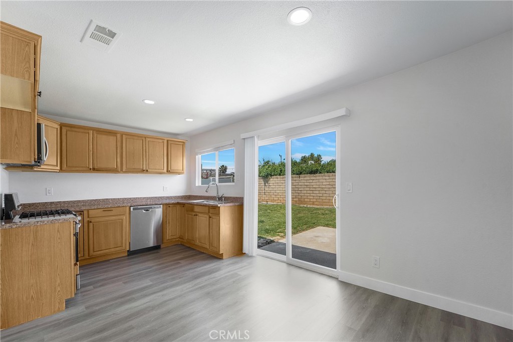 9595 Altadena Drive Riverside, CA 92503 - Photo 10 of 32