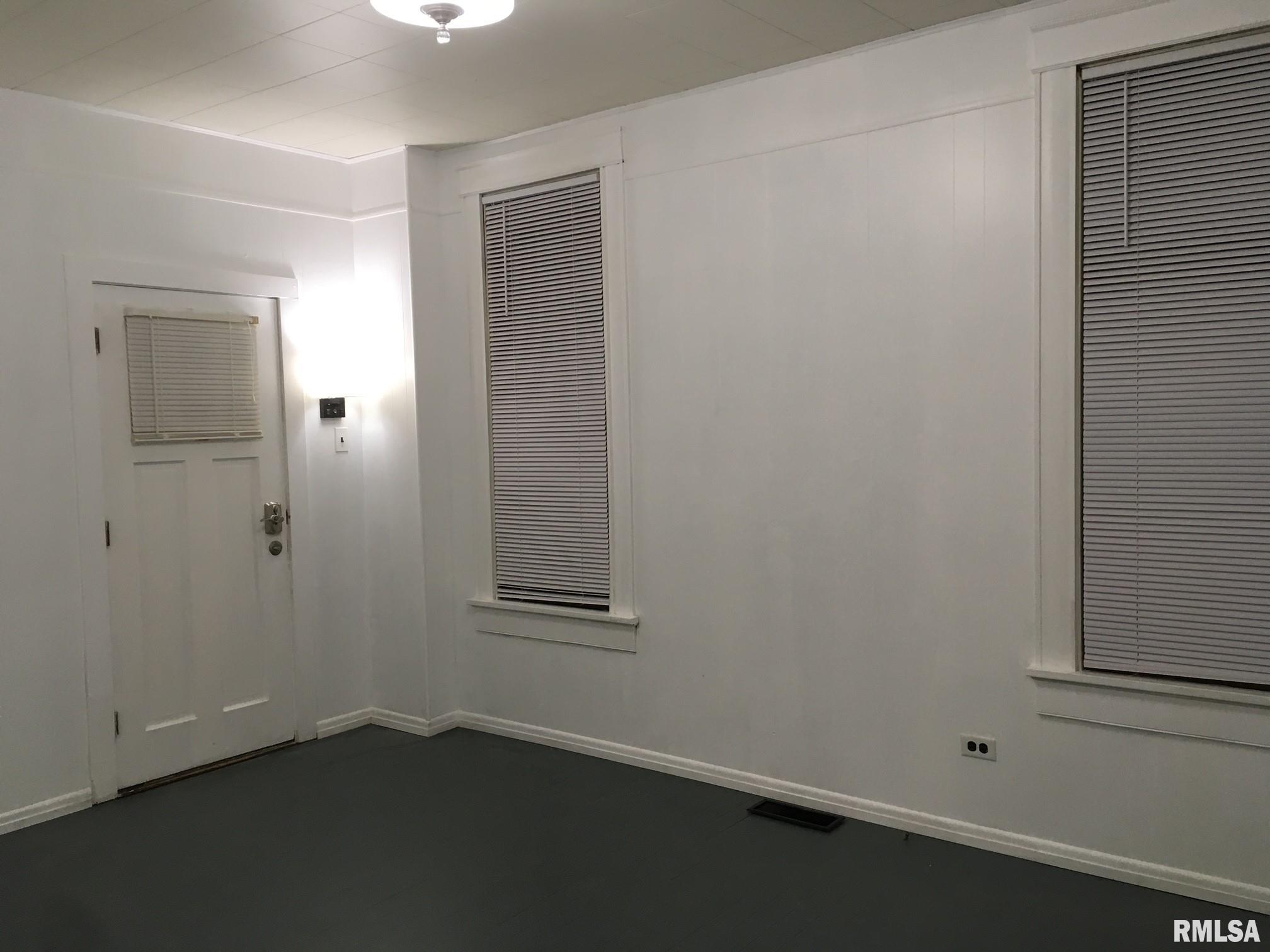 631 North Johnson Street Macomb, IL 61455 - Photo 3 of 27