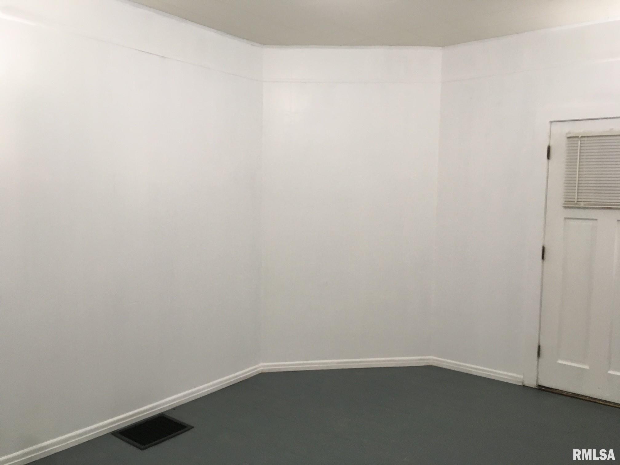 631 North Johnson Street Macomb, IL 61455 - Photo 4 of 27