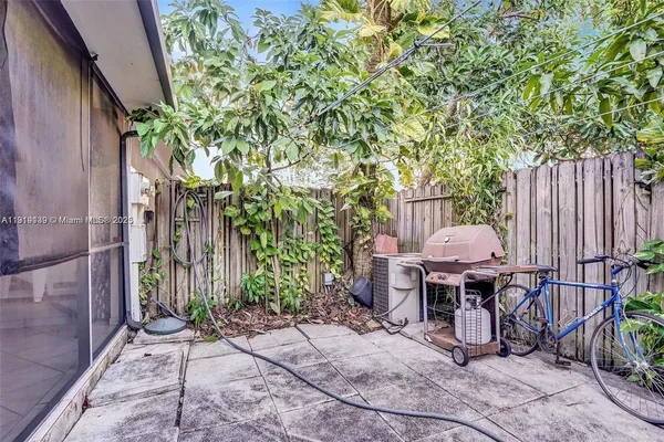 a view of backyard with sitting area and furniture