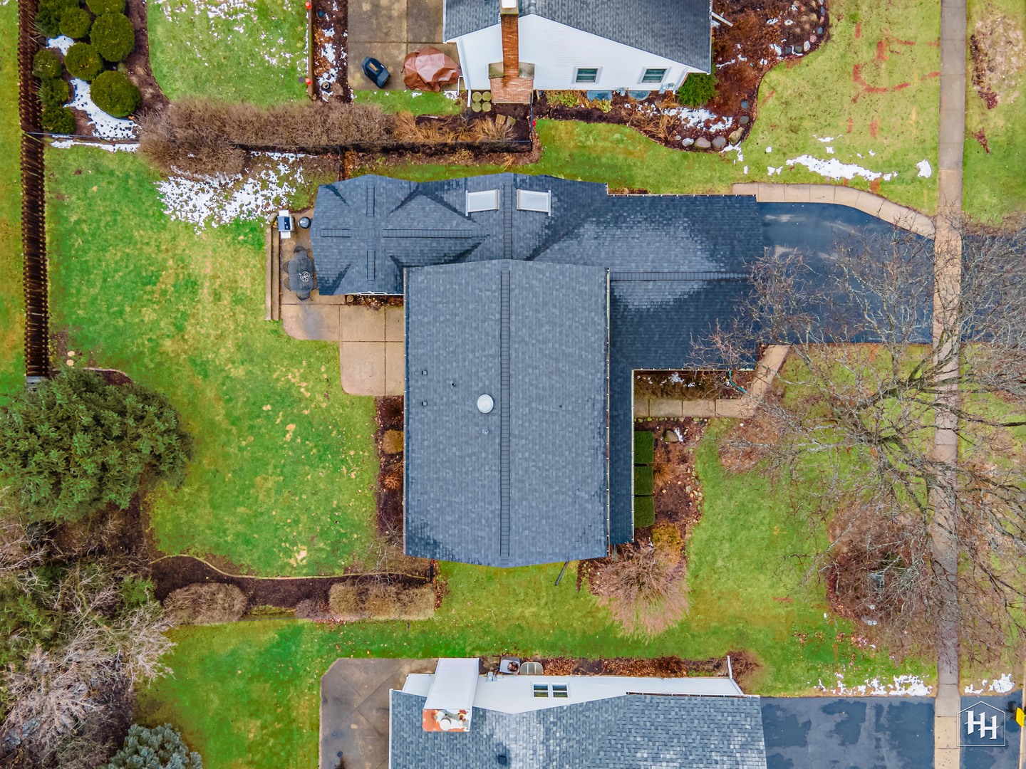 355 Hillhurst Drive Cary, IL 60013 - Photo 2 of 29 an aerial view of a house with a garden