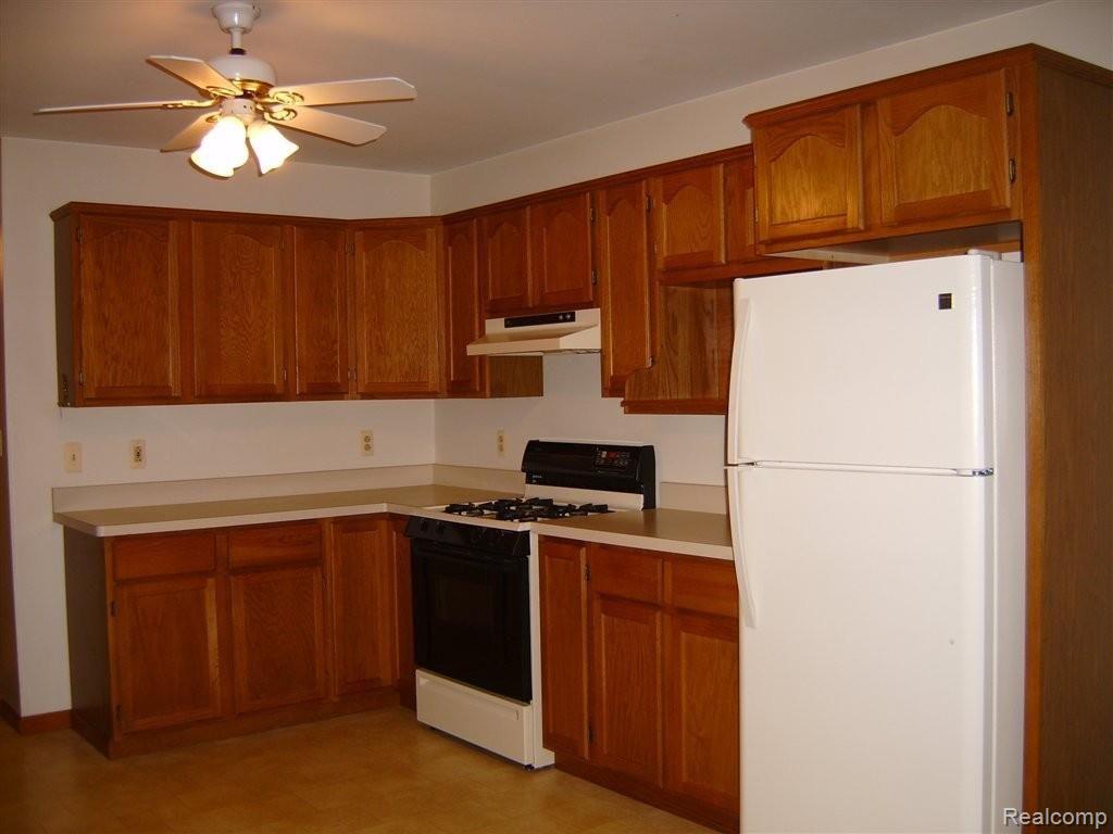 44714 Robson Road Belleville, MI 48111 - Photo 5 of 15 KITCHEN