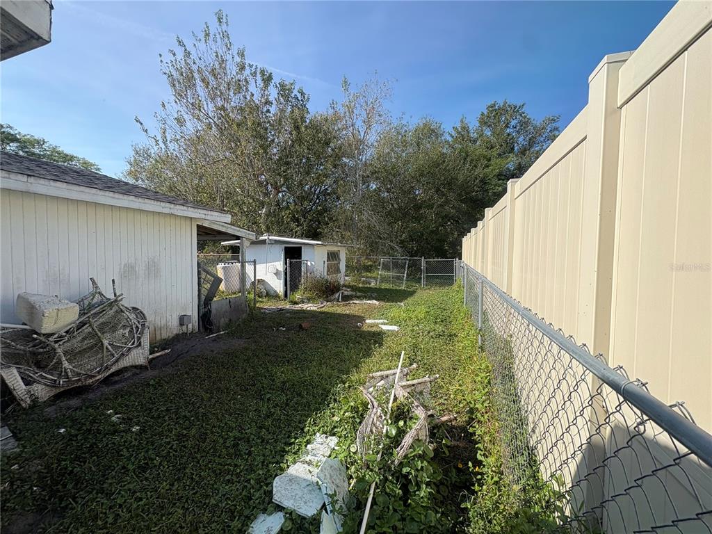 10162 Southwest Riverview Circle Arcadia, FL 34269 - Photo 20 of 21 a backyard of a house with seating space