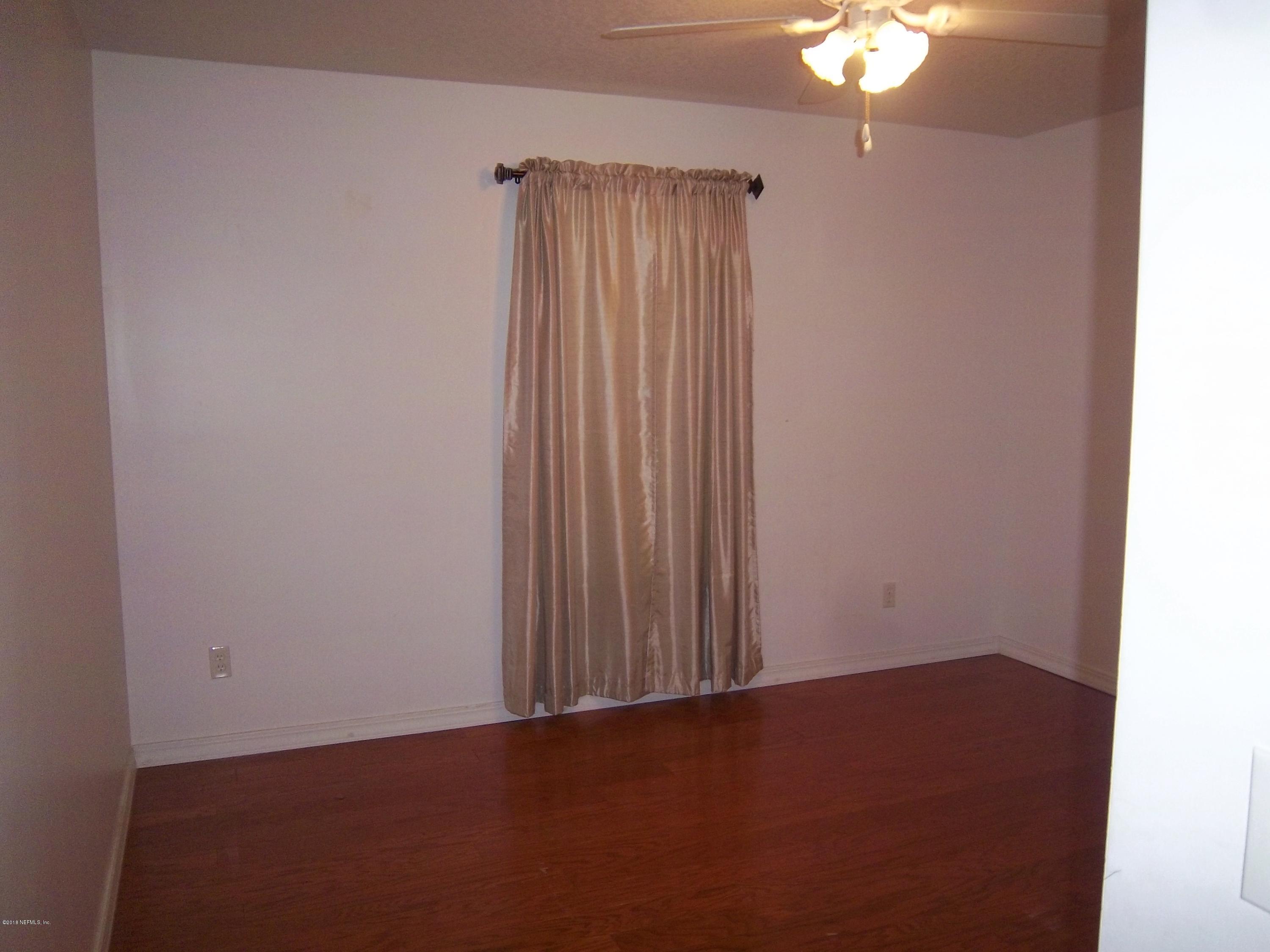 518 Jasmine Road St. Augustine, FL 32086 - Photo 18 of 27 an empty room with a ceiling fan