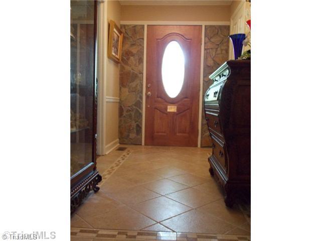 118 Barons Road Clemmons, NC 27012 - Photo 2 of 16 Entry.