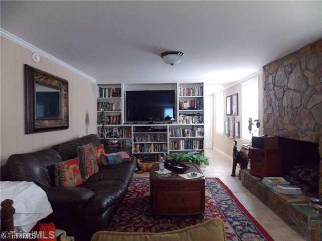 118 Barons Road Clemmons, NC 27012 - Photo 13 of 16 Den/Family/Great Room.
