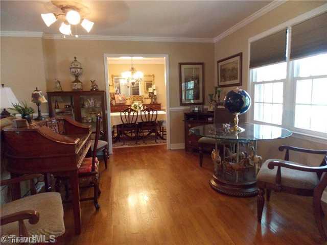 118 Barons Road Clemmons, NC 27012 - Photo 4 of 16 Living Room.