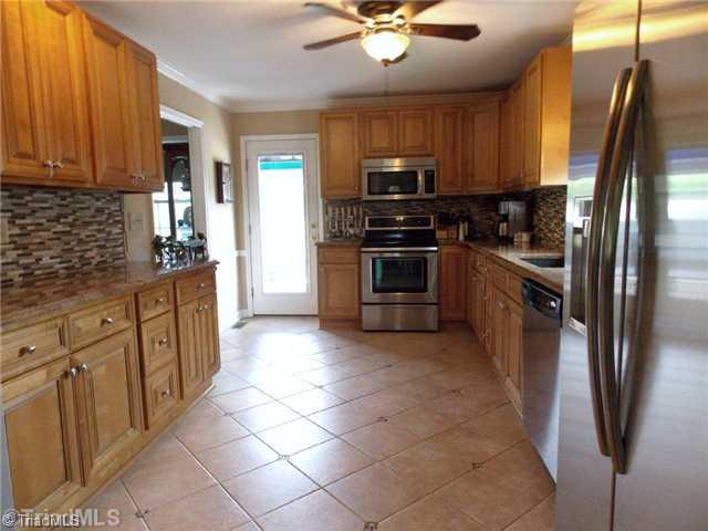 118 Barons Road Clemmons, NC 27012 - Photo 6 of 16 Kitchen.