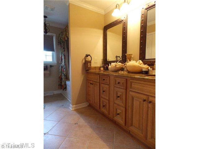 118 Barons Road Clemmons, NC 27012 - Photo 8 of 16 Bath.