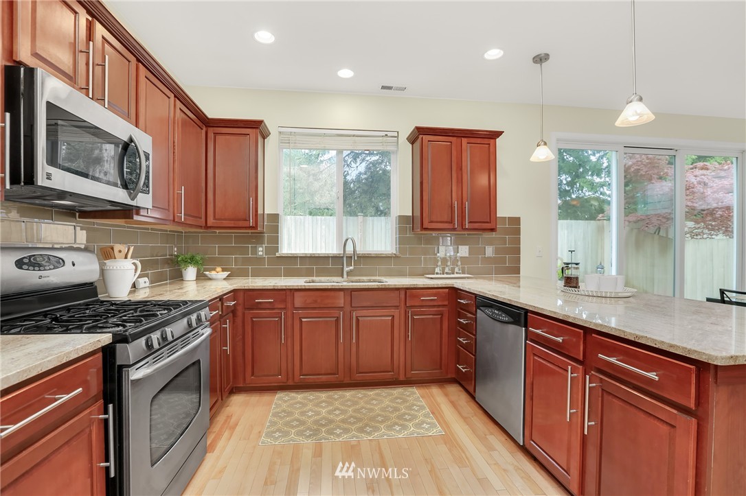 3505 160th Place Southeast Bothell, WA 98012 - Photo 3 of 25 Gallery Image 3