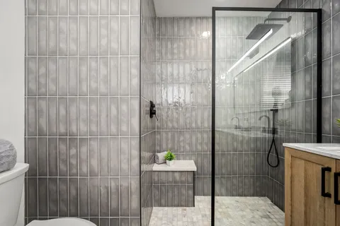 a view of a house with backyard and trees