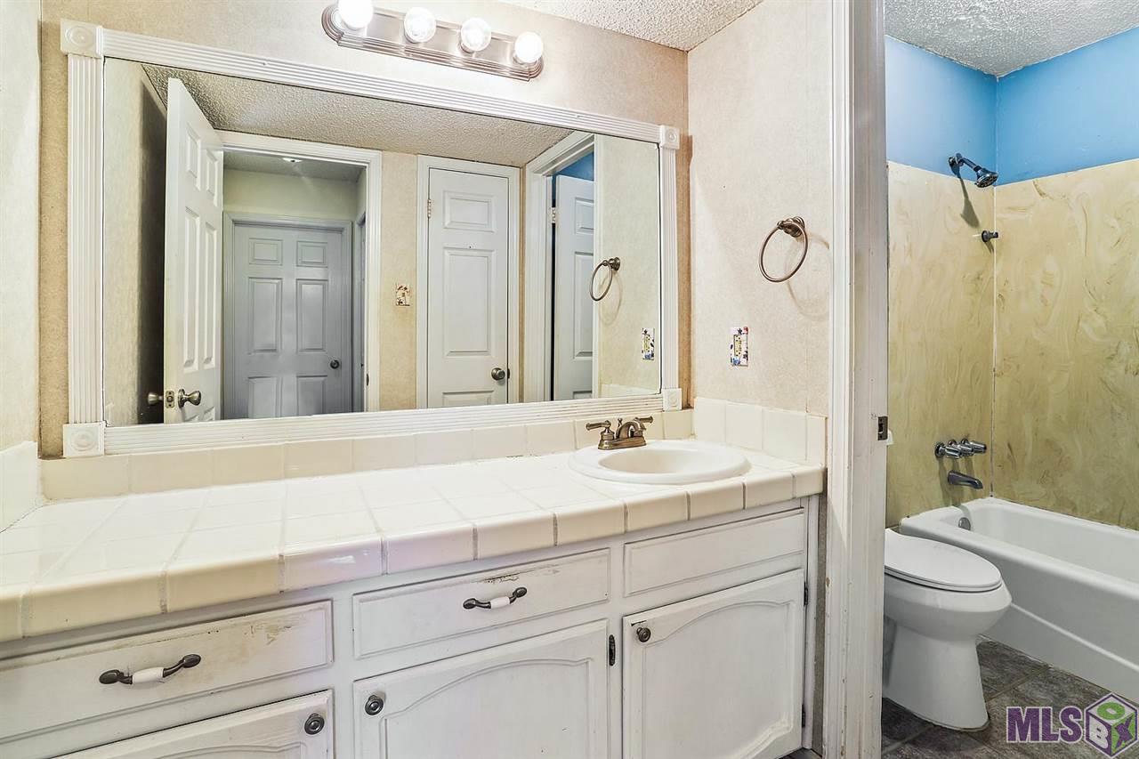 2070 Michel Delving Road Baton Rouge, LA 70810 - Photo 12 of 18 Master Bathroom