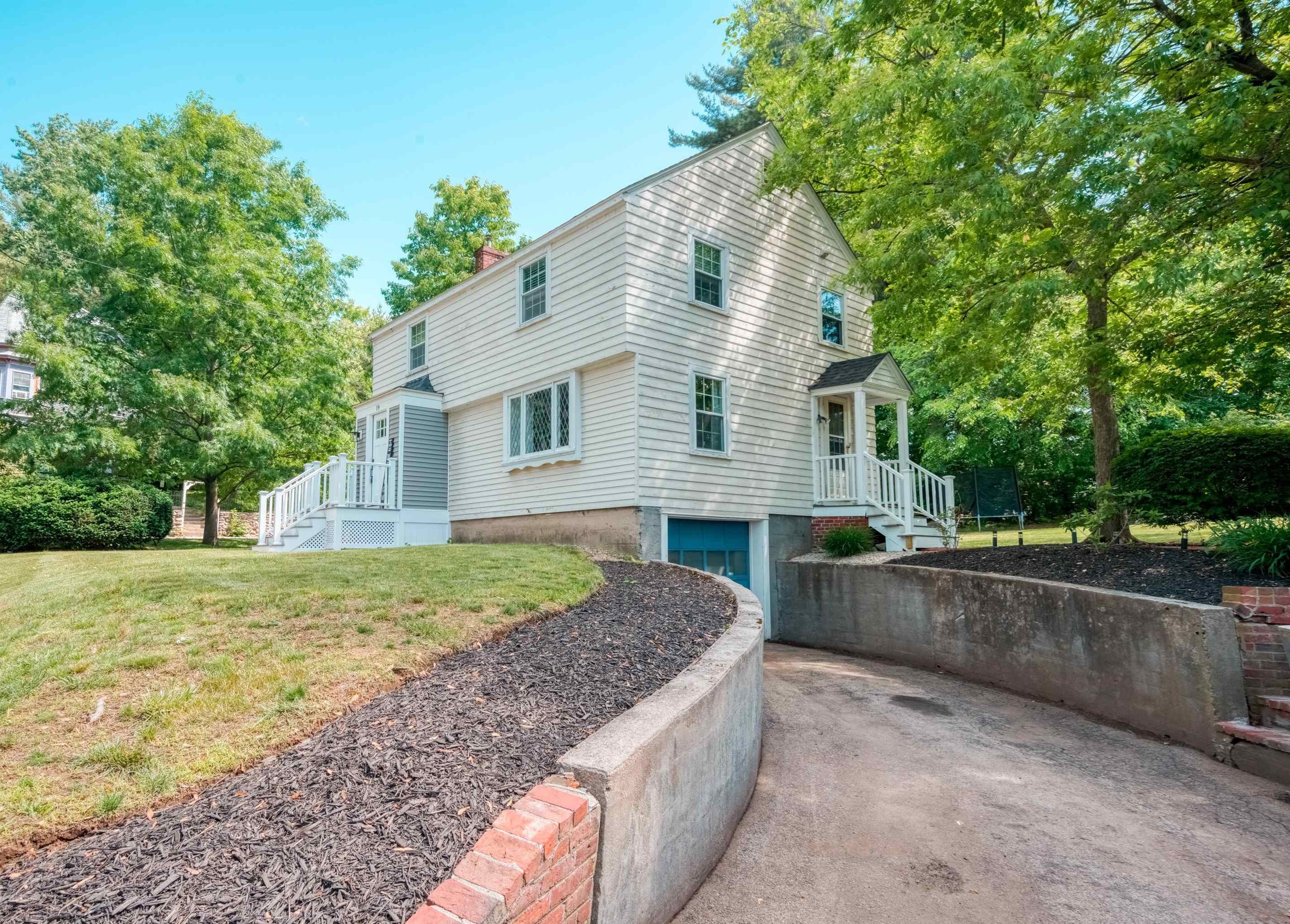 19 Boyd Road Derry, NH 03038 - Photo 3 of 28