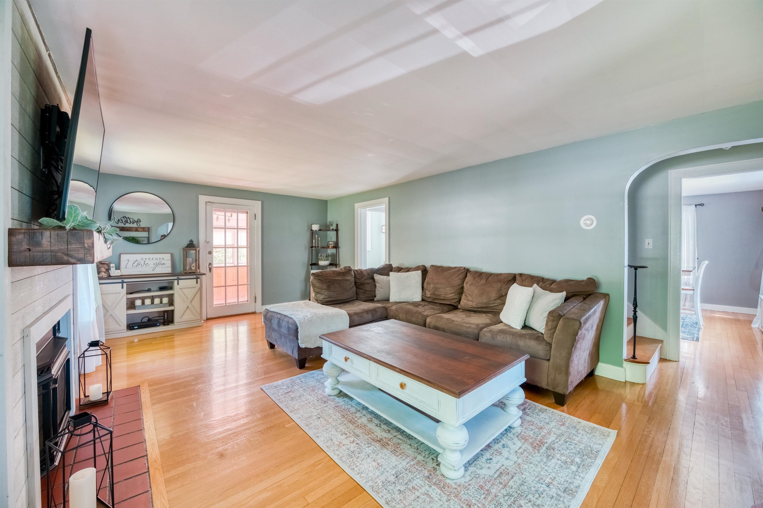 19 Boyd Road Derry, NH 03038 - Photo 4 of 28