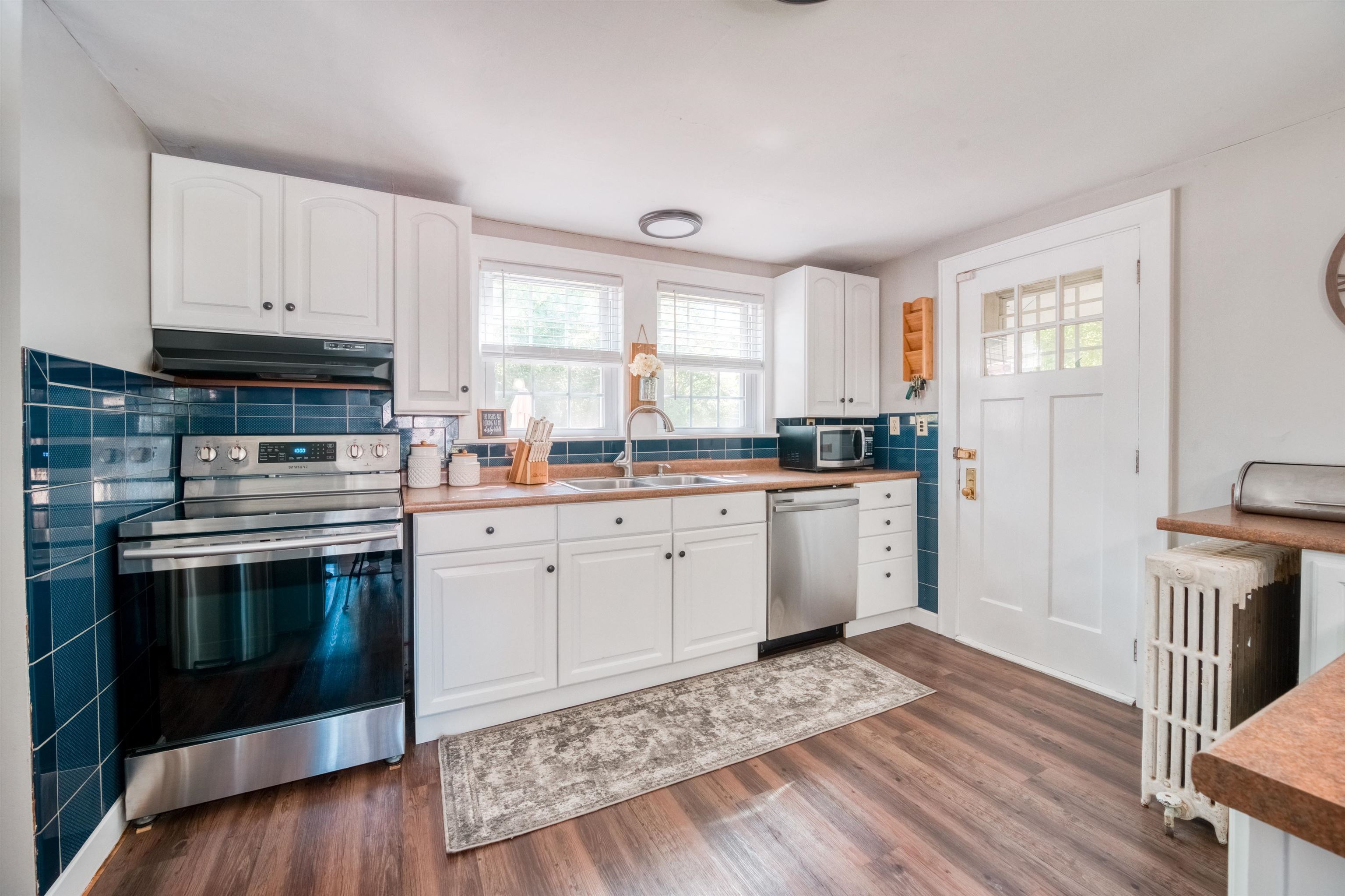 19 Boyd Road Derry, NH 03038 - Photo 8 of 28