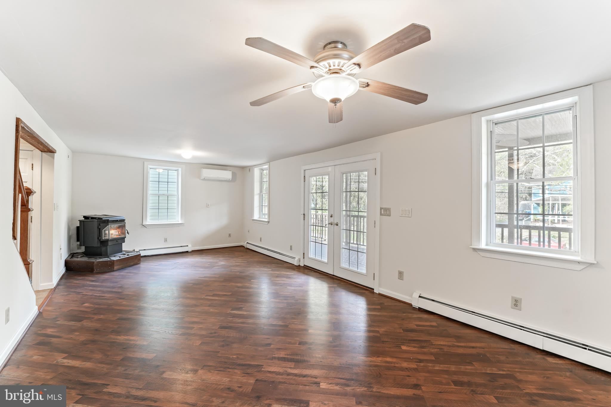 114 Chesterville Road Landenberg, PA 19350 - Photo 3 of 35 Living Room/Dining Room