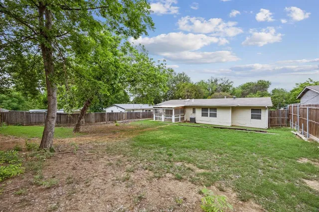 a view of a house with a backyard